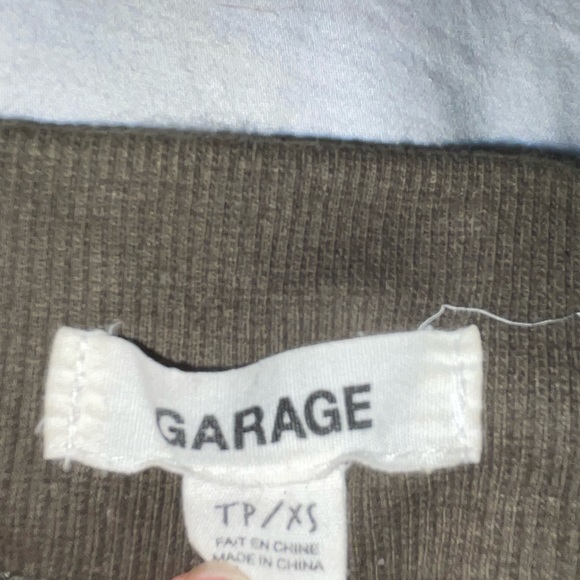 Garage green loose fitting cargo pants. Women’s size XS. - Picture 3 of 4